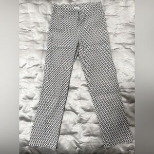 6 Lisette Black and White with Geometric Pattern stretch pull on pants streight